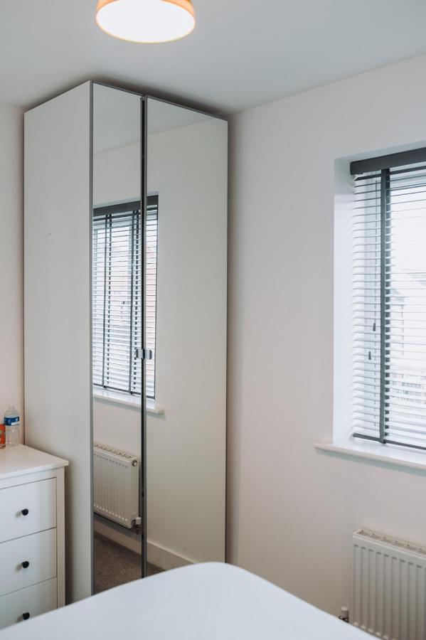Deluxe 2 Bed Flat In Patchway Near Aztec West And Cribbs Causeway Bristol Apartamento Exterior foto